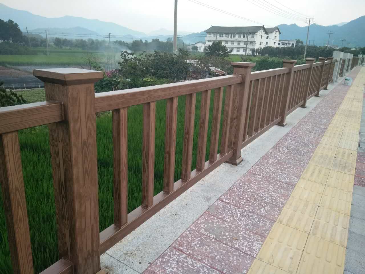 扬州混凝土护栏仿木纹项目